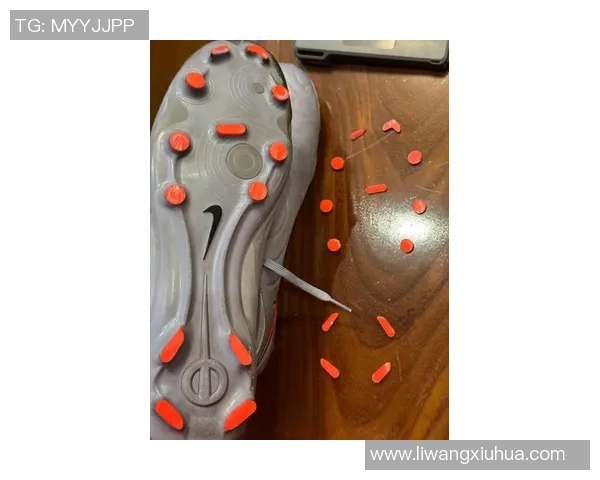 如何简单易学地绘制足球鞋的详细步骤与技巧分享